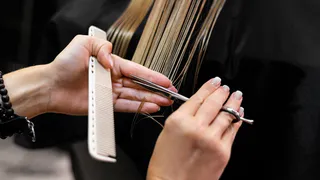 Какие короткие стрижки на июль подойдут для женщин после 45 лет - быстрый объем без укладки