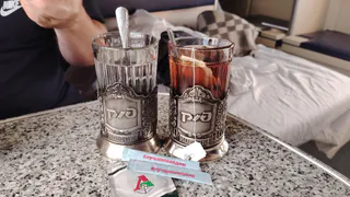 Немец застыл на пороге вагона: "Неужели теперь все русские на этом ездят в Крым". Чем поразил заморского гостя фирменный поезд Таврия