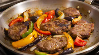 Не обжарите — не потушите: зачем обжаривать мясо перед тушением и как это правильно делать