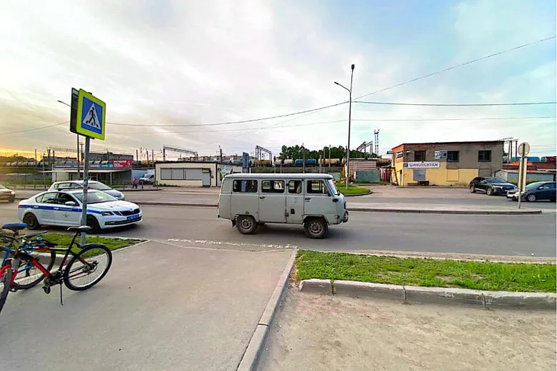 В Вологде водитель "УАЗа" сбил подростка на велосипеде на пешеходном переходе