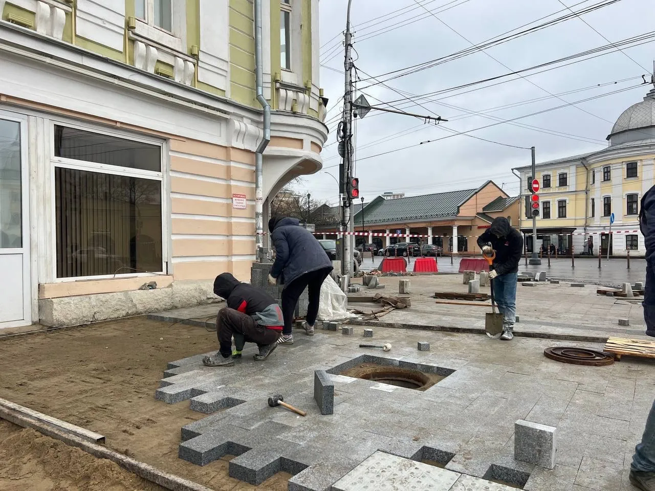 В Вологде ремонтируют тротуары на Проспекте Победы
