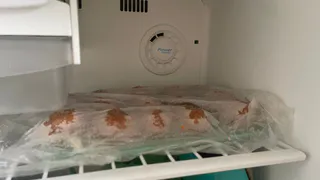 Перестала размораживать морозилку каждые 2 месяца: мастер рассказал как избавиться от «снежной шубы» раз и навсегда
