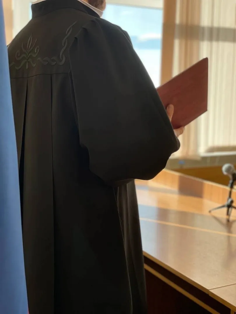 Вологодский суд принял решение о продлении содержания под стражей 15-летнего подростка, обвиняемого в серии краж