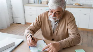 Теперь полностью запрещено. Пенсионеров, доживших до 70 лет, ждут ограничения с 8 января