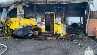 В Вологодской области 13 пожарных тушили частный склад с фруктами и овощами 