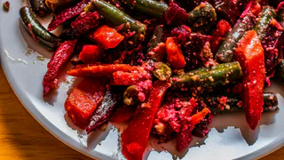 Не варю свеклу часами — всего 15 минут: одна ловкость при варке — выходит вкуснее, сочнее и без вони на весь дом