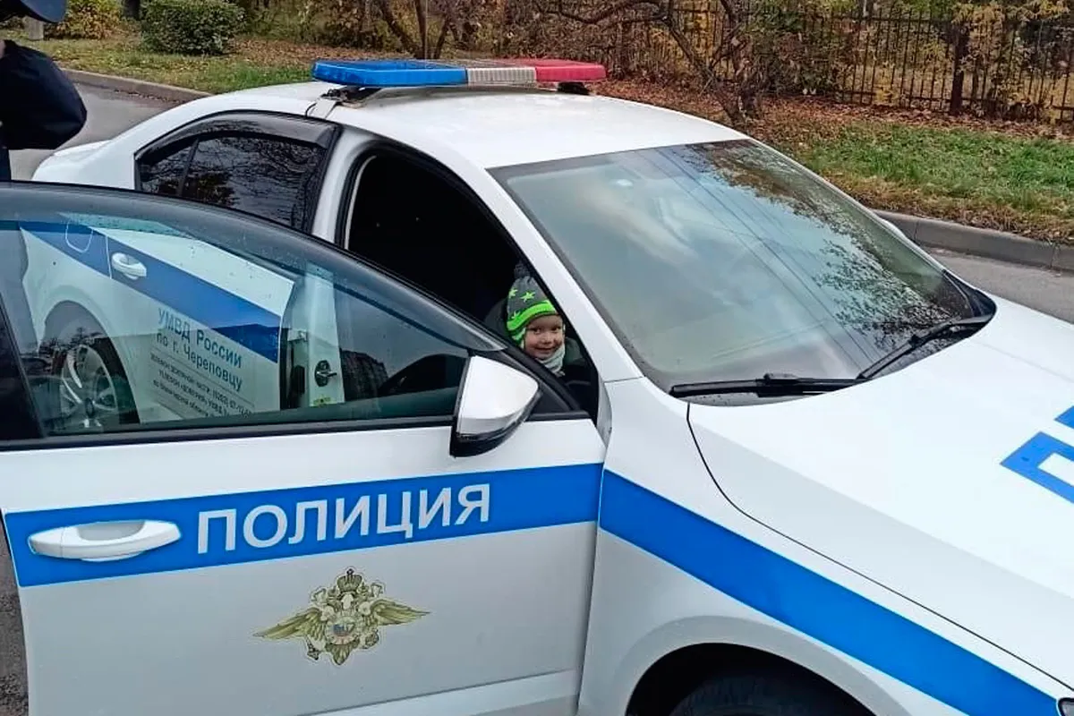 Госавтоинспекторы исполнили мечту маленького череповчанина