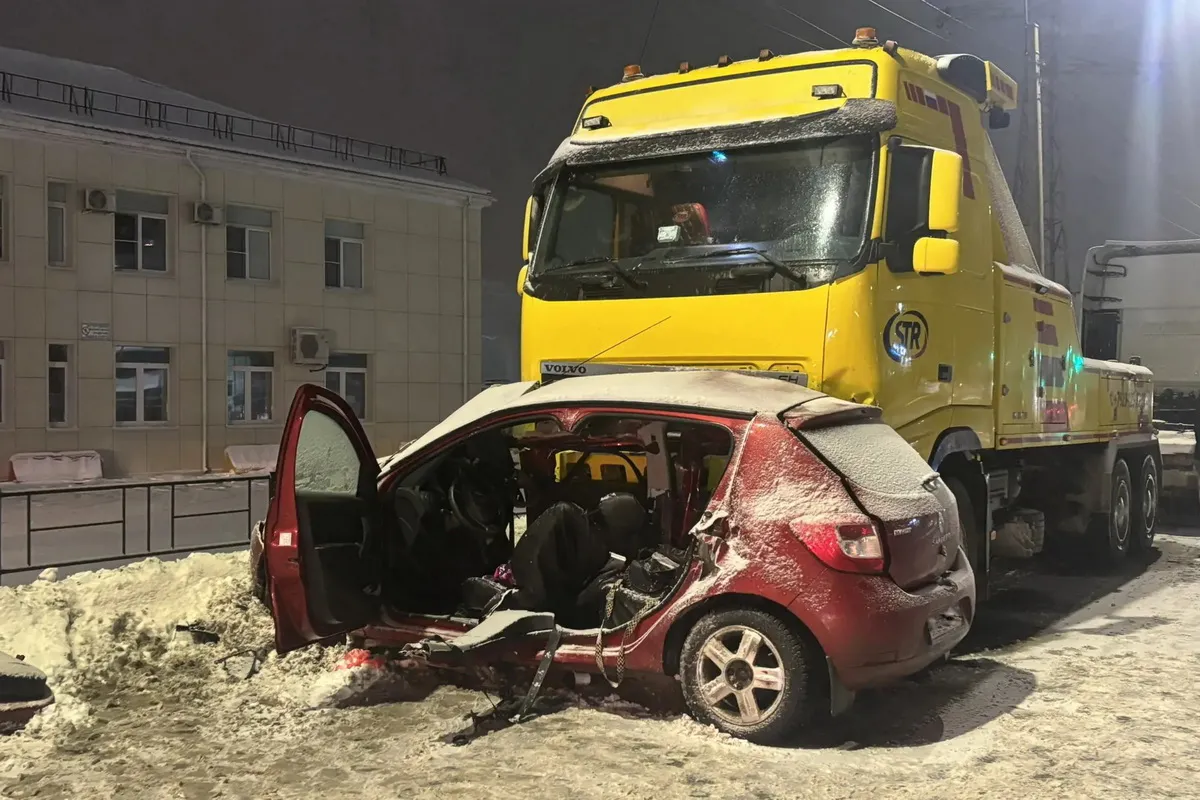 Мать и дочь погибли в ДТП с грузовиком в Вологде