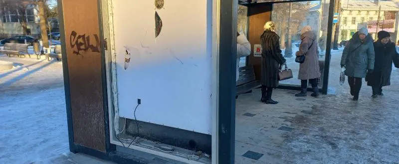 Вологжане жалуются на низкие скамейки на "умных" остановках