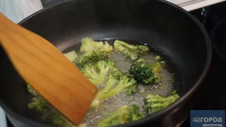 Даже лютый нагар слезет со сковородки за считанные секунды - 4 простые хитрости