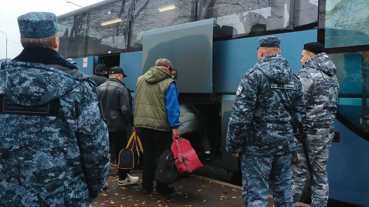 176 иностранных мигрантов покинули Вологодскую область по решению суда