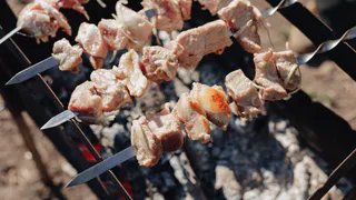 Быстрый маринад для шашлыка: мясо тает во рту – нежнее сливочного масла
