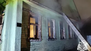 Гость погиб при пожаре в частном доме в Вологодской области 