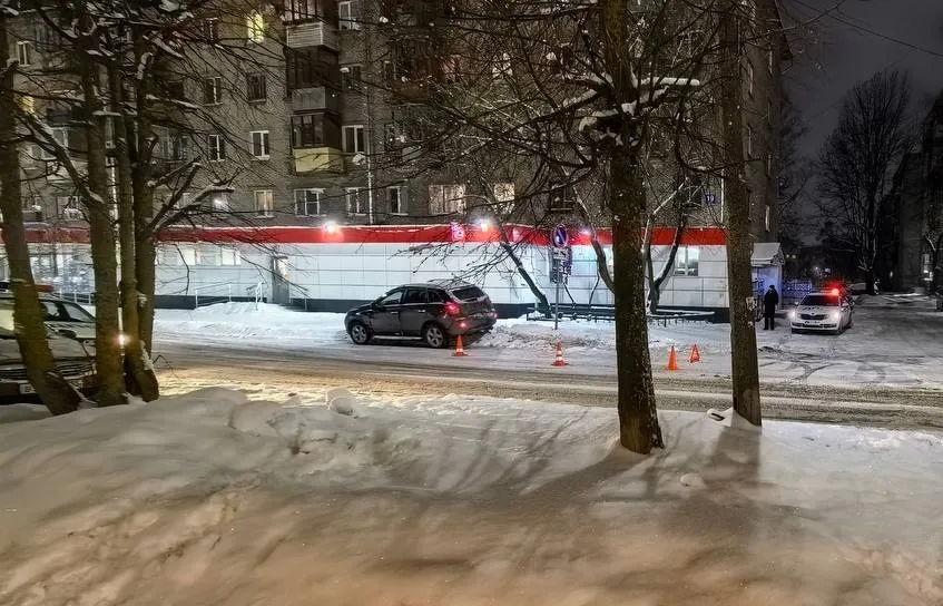 В Вологодской области под колёса автомобиля попал четырёхлетний ребёнок