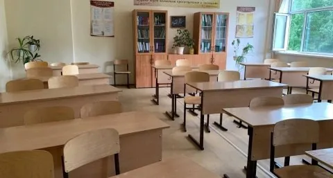 Подрядчик оштрафован на полмиллиона рублей за срыв сроков ремонта школы в Вологодской области