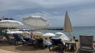 Поголовно возвращаются: массово покидают курорт - бактерии в воде вызывают холеру