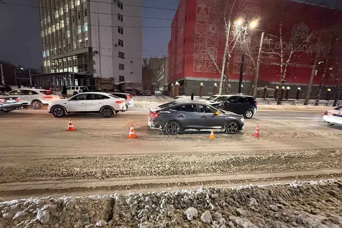 В центре Вологды на пешеходном переходе сбили школьника