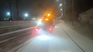 В Вологде коммунальщики начали борьбу с гололёдом