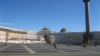 Американский турист-миллионер рекомендовал 2 российских города, в которых нужно побывать: чем его поразил второй после Питера
