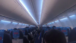 Зачем опытные туристы всегда надевают толстовку с капюшоном в самолет - вот в чем дело