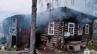 Жители Вологодской области эвакуировались из горящего дома
