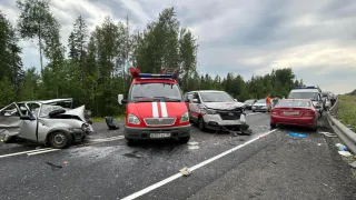 Страшная авария с тремя пострадавшими и тремя автомобилями произошла под Грязовцем