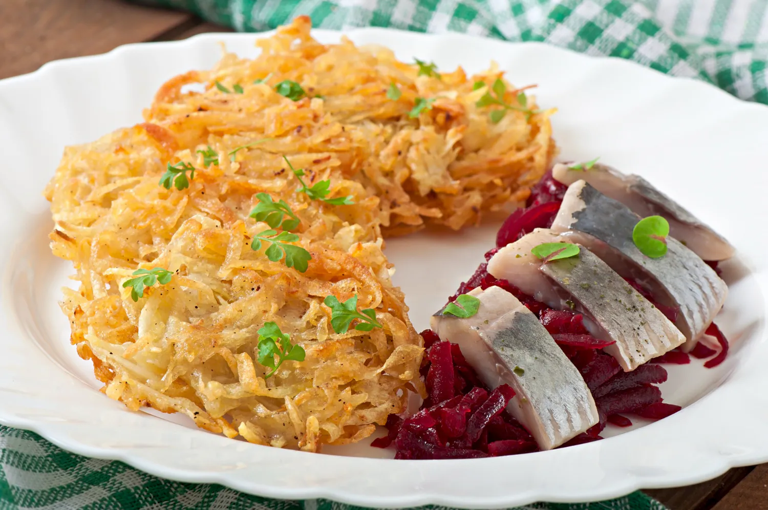 Трём картофель — и на сковородку: получается вкусный обед или ужин, но это — вовсе не драники