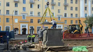 В Вологодской области подготовили гранитный постамент для памятника Сталину и Бардину
