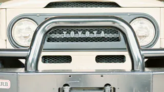 Легенда бездорожья: культовый Toyota Land Cruiser 40 появился на российском рынке по цене двух новых Land Cruiser 250