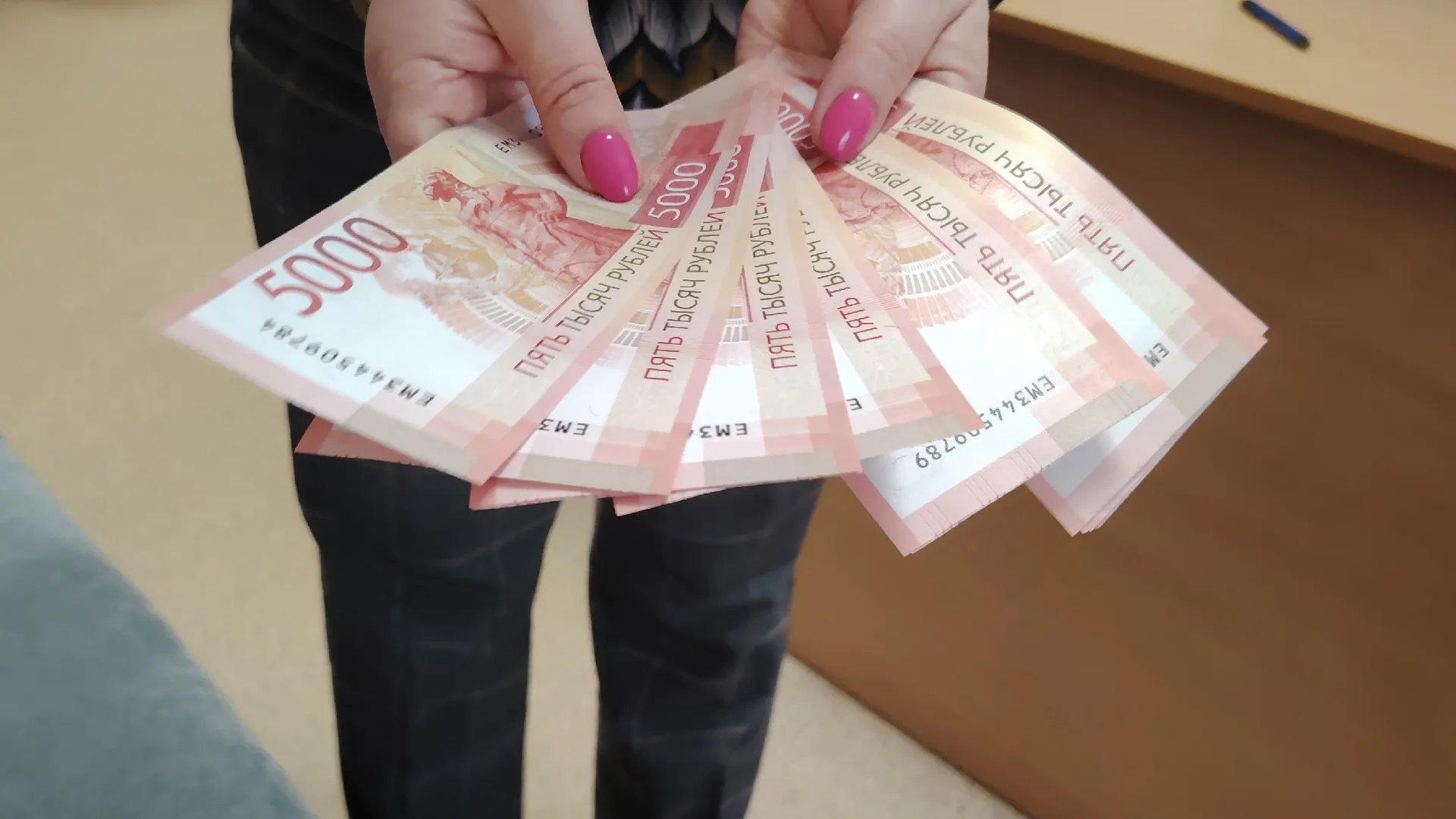 Более 800 молодых матерей Вологодчины получили 100-тысячную выплату
