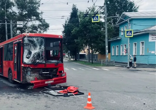 Автобус протаранил пожарный автомобиль в Вологде: есть пострадавшие