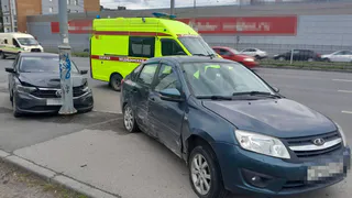 В Вологодской области женщина на иномарке врезалась в столб после ДТП с "Ладой"