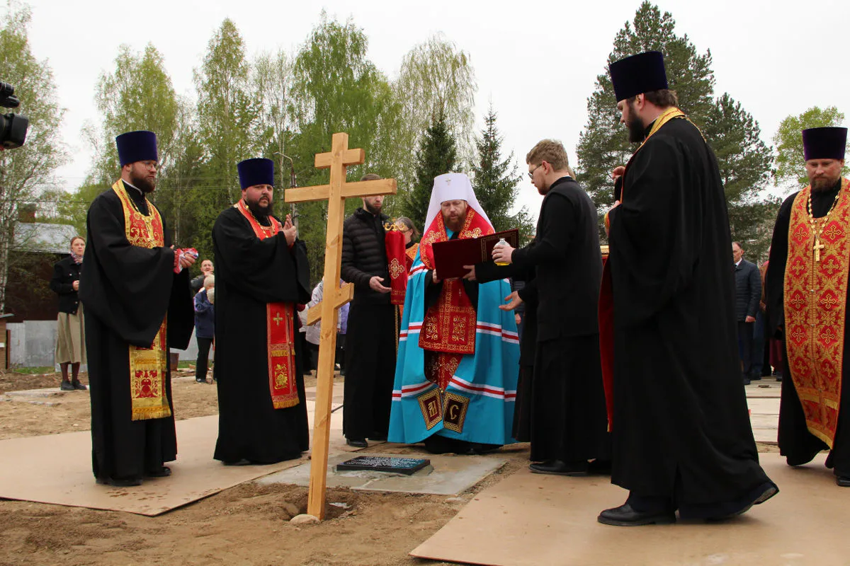В Вологодской области освятили закладной камень церкви в честь единственного в России святого мирового судьи