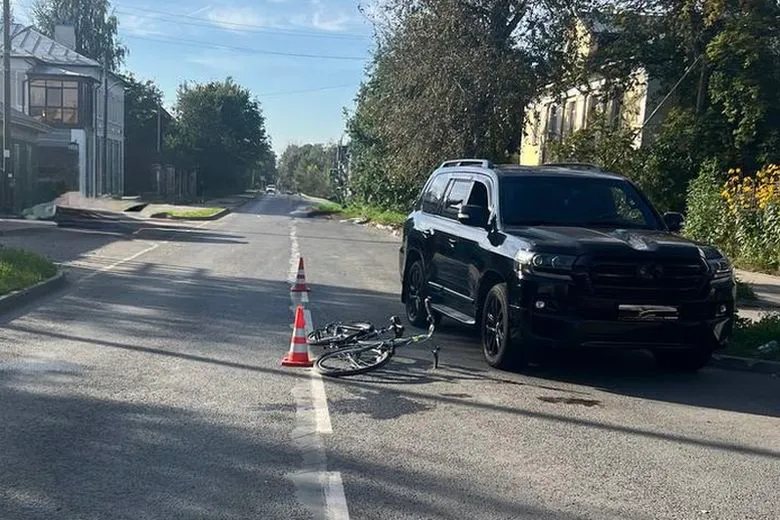 В Вологде водитель внедорожника при обгоне сбил велосипедистку