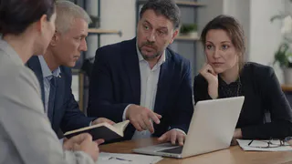 У этих умных людей точно имеется эта цифра в дате рождения