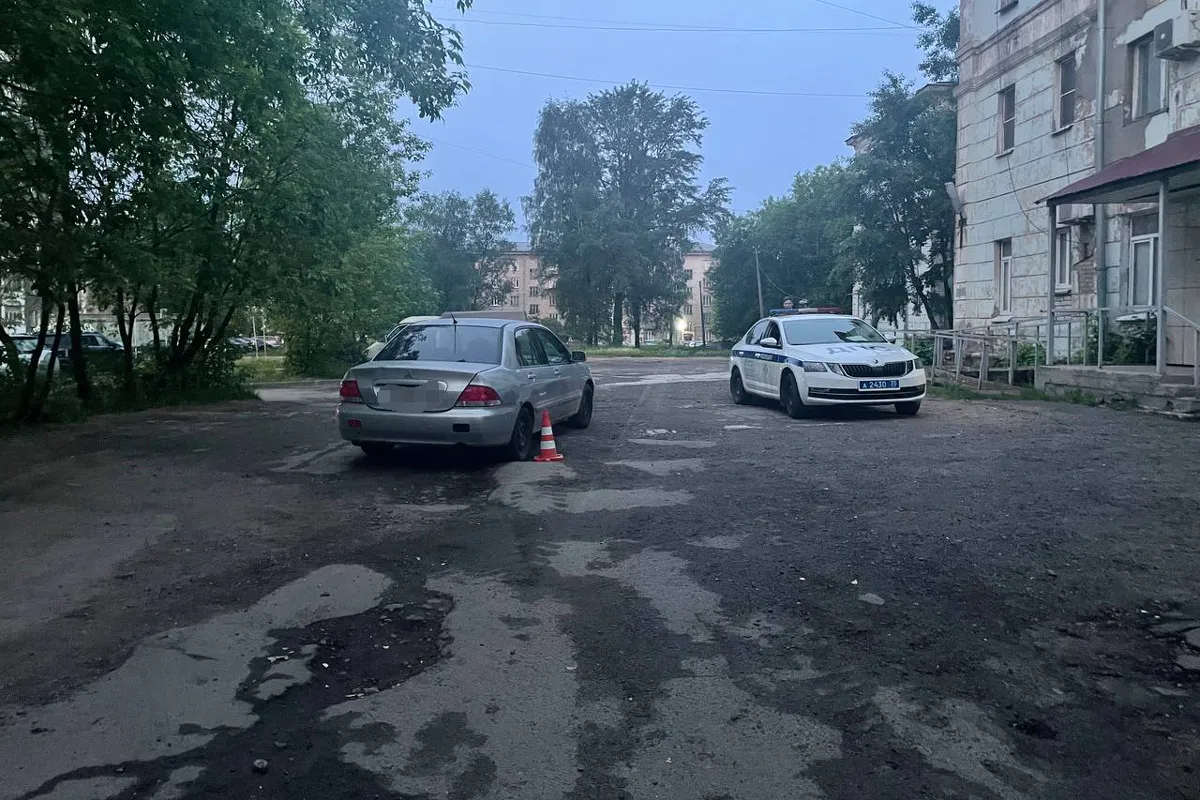 В Вологодской области водитель иномарки переехал лежавшего на проезжей части мужчину