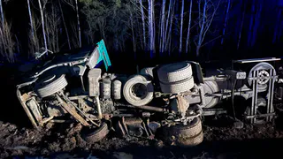 Трагедия на трассе в Вологодской области: водитель грузовика погиб в ДТП