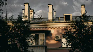 Указ подписан — ждите "гостей": с 1 апреля штраф 15 000 рублей в день для собственников квартир с балконом
