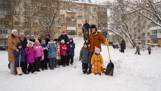 Жители Вологды построили 15 снежных горок для семейного отдыха