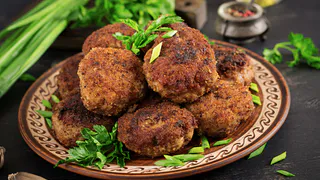 2 ложки в фарш — и котлеты выше всяких похвал: сочные, нежные — вкуснее ресторанных