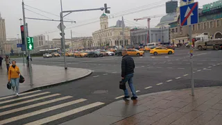 Верховный Суд постановил: нужно ли ждать, пока пешеход до конца перейдёт дорогу, или можно ехать сразу