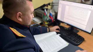 За волосы оттаскала: вологжанке грозит срок за нападение на полицейского