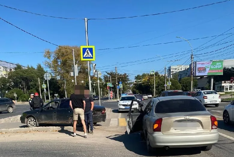В Вологде иномарка вылетела на пешеходный островок и травмировала женщину