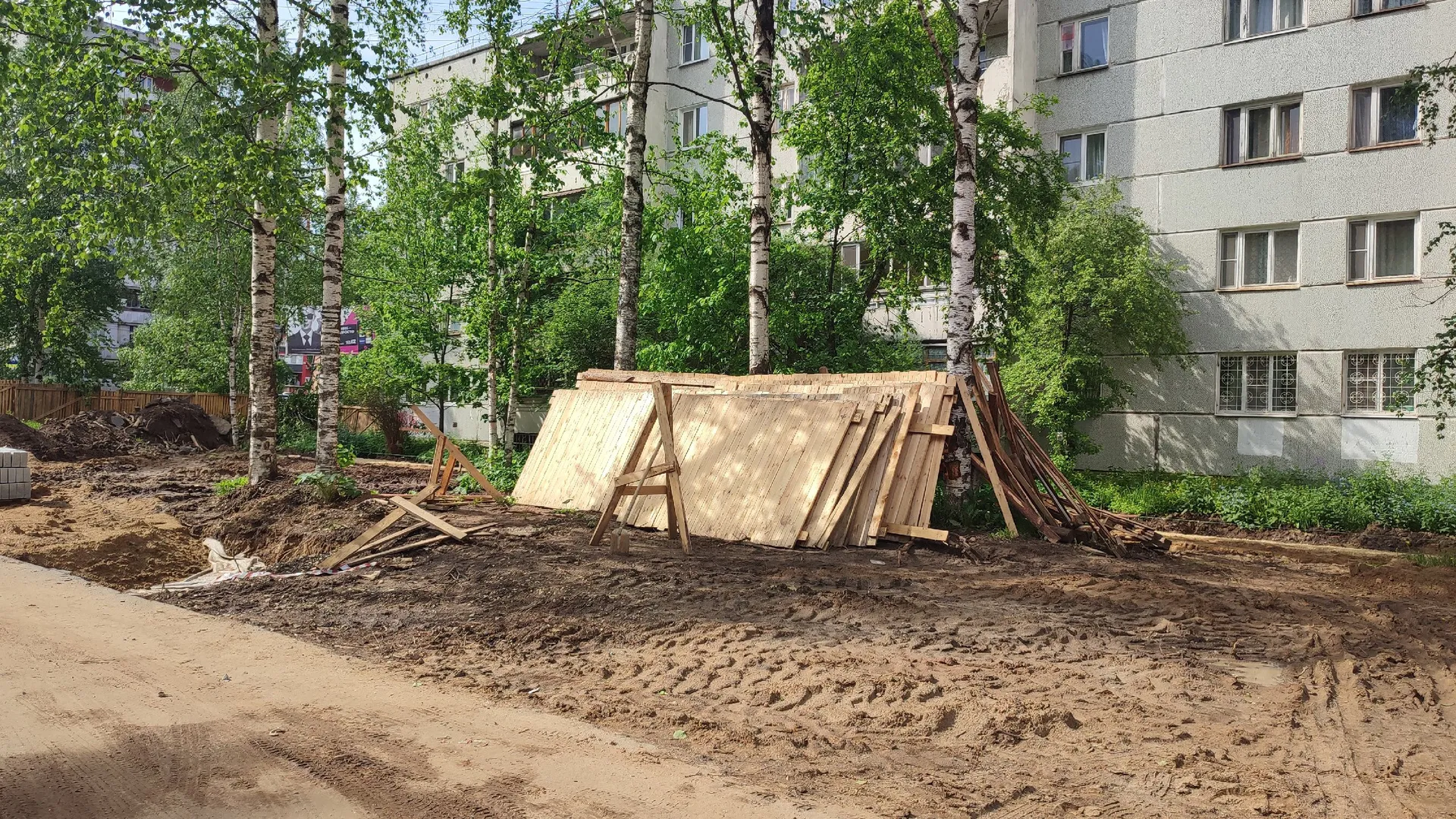 Проводится реконструкция здания бывшего детского дома в райцентре Усть-Кубинского округа