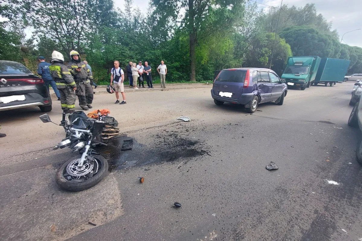 Мотоциклист госпитализирован после столкновения с автомобилем в Вологде