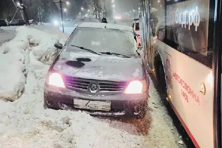 В Вологодской области водитель иномарки пострадала в ДТП с автобусом