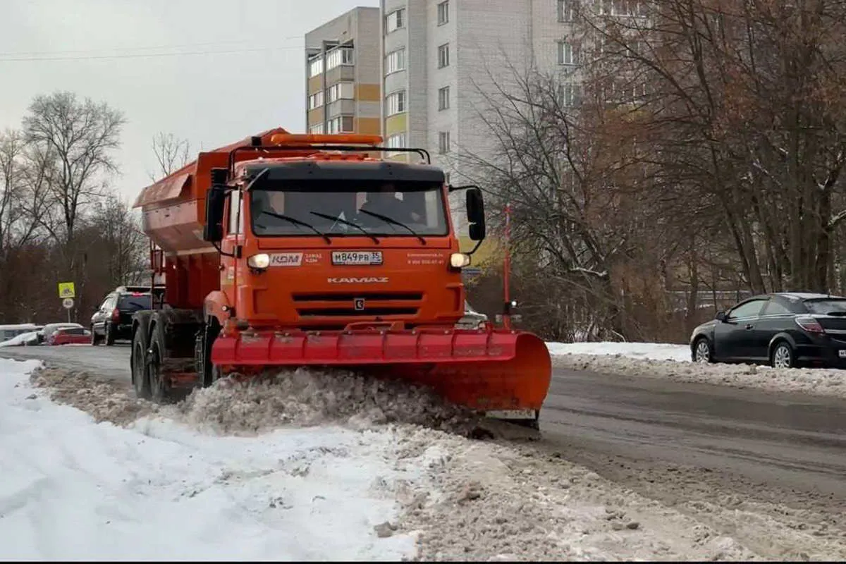 За сутки с улиц Вологды вывезли более 650 кубометров снега