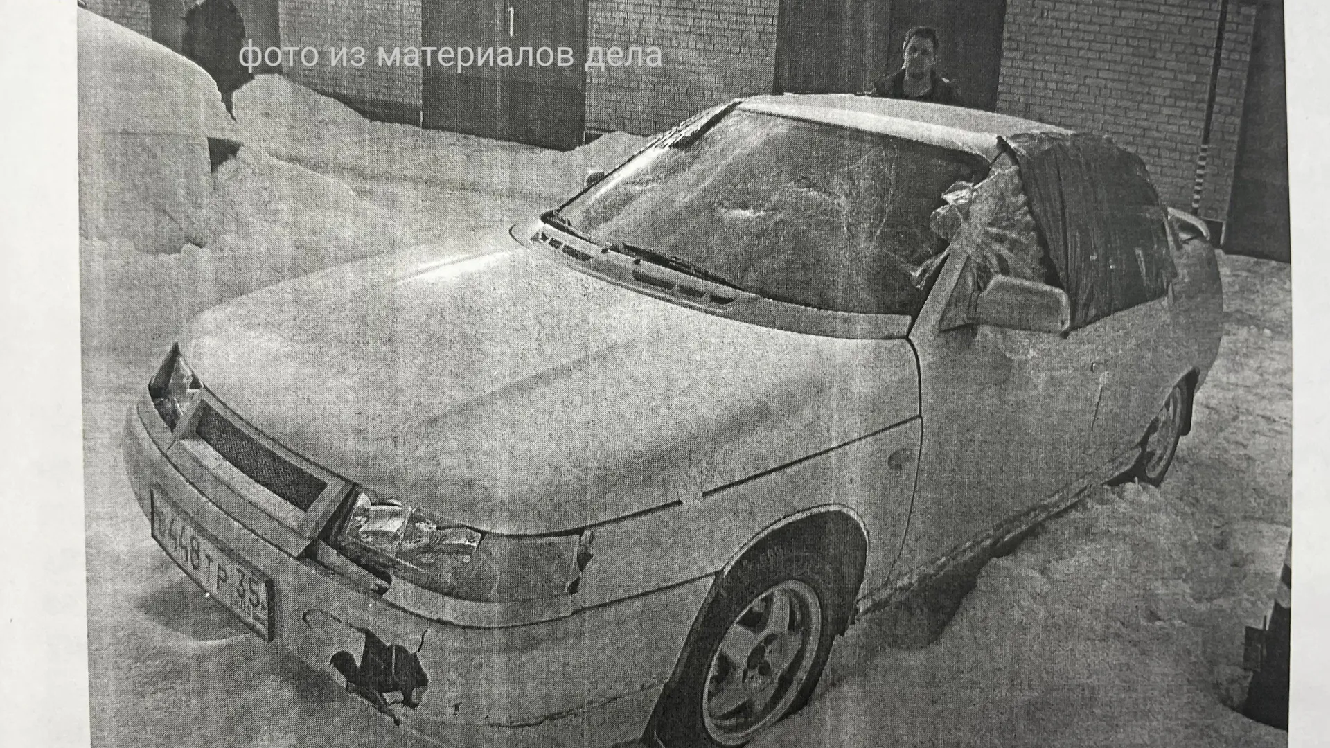 Вологжанин в пьяном угаре разгромил свой автомобиль битой после новости о конфискации