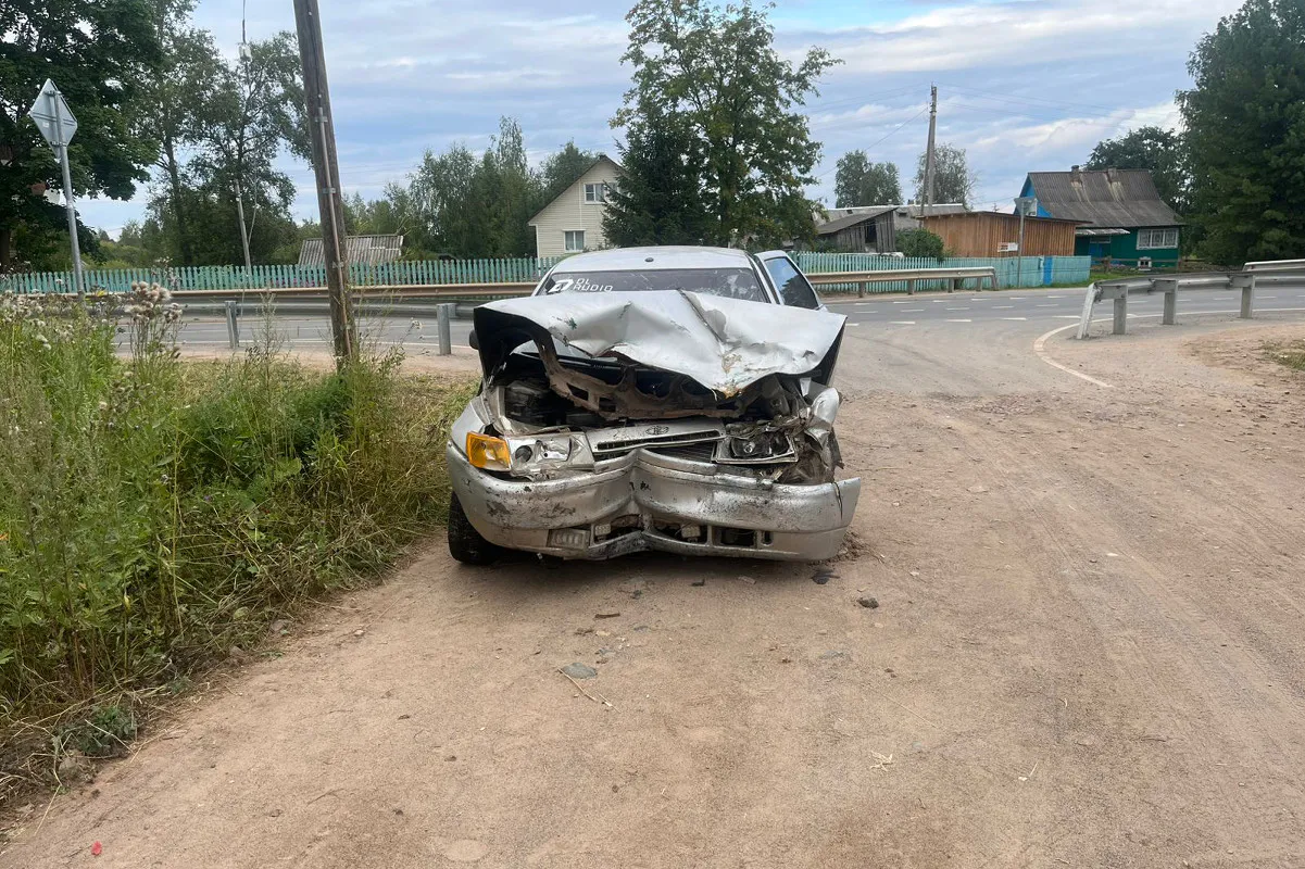 Пассажирка пострадала в Вологодской области в ДТП со скрывшимся водителем "ВАЗа"