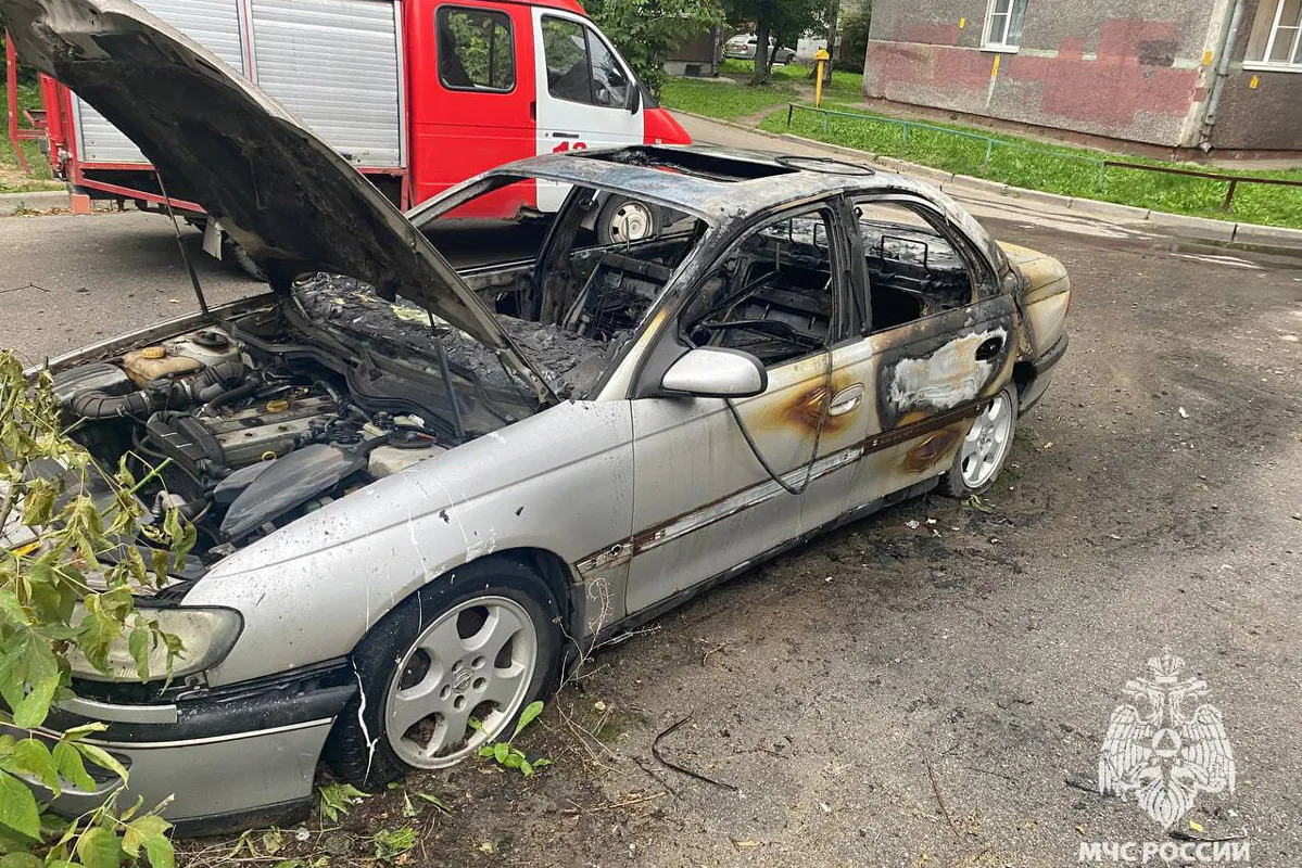 В Вологодской области "Опель" превратился в пепел